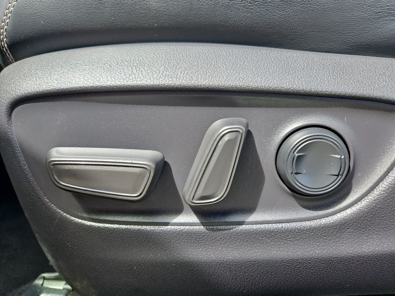 Pre-Owned 2019 Toyota RAV4 Limited - photo - 20