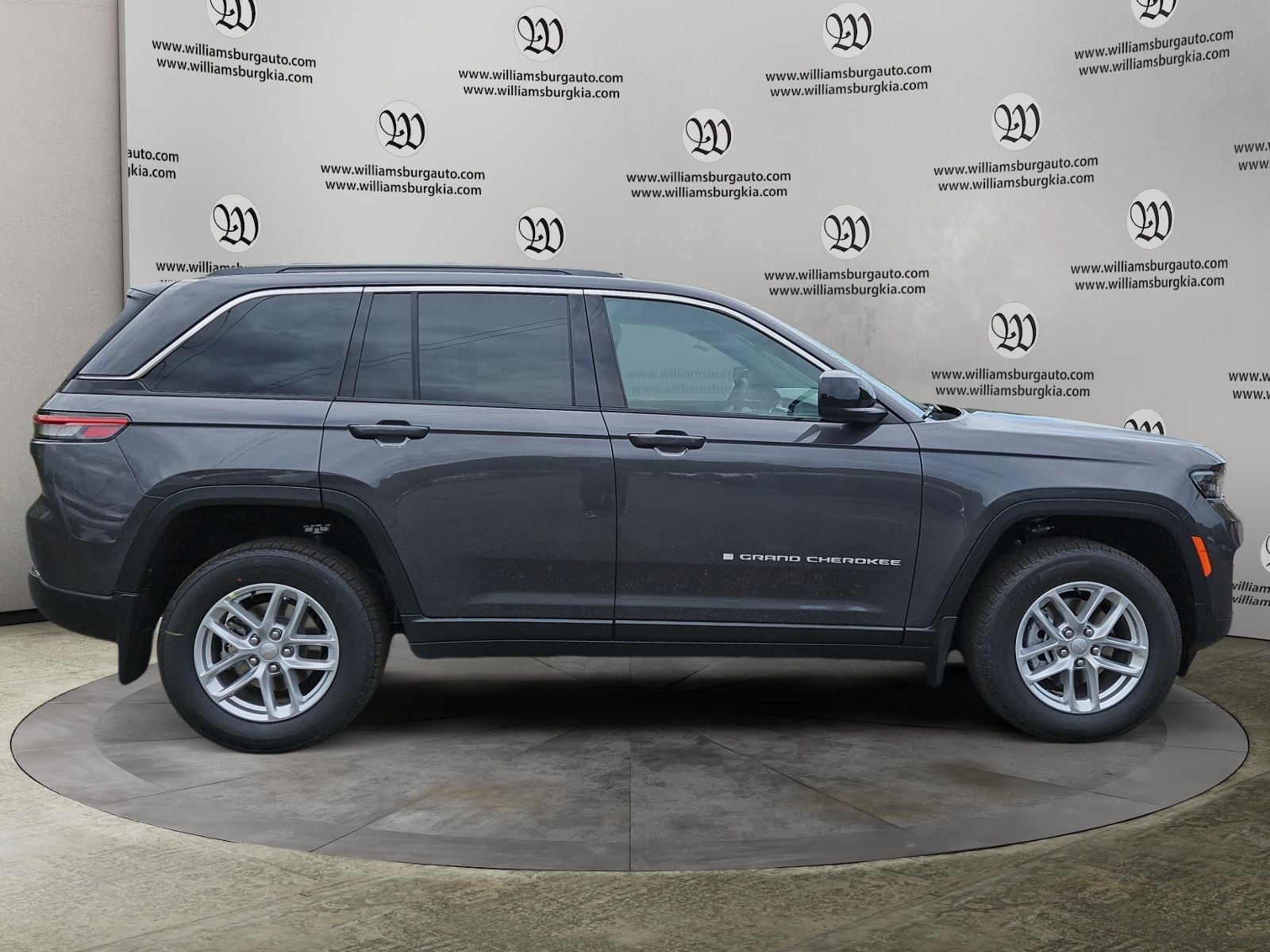 New 2026 Jeep Grand Cherokee Laredo - photo - 5
