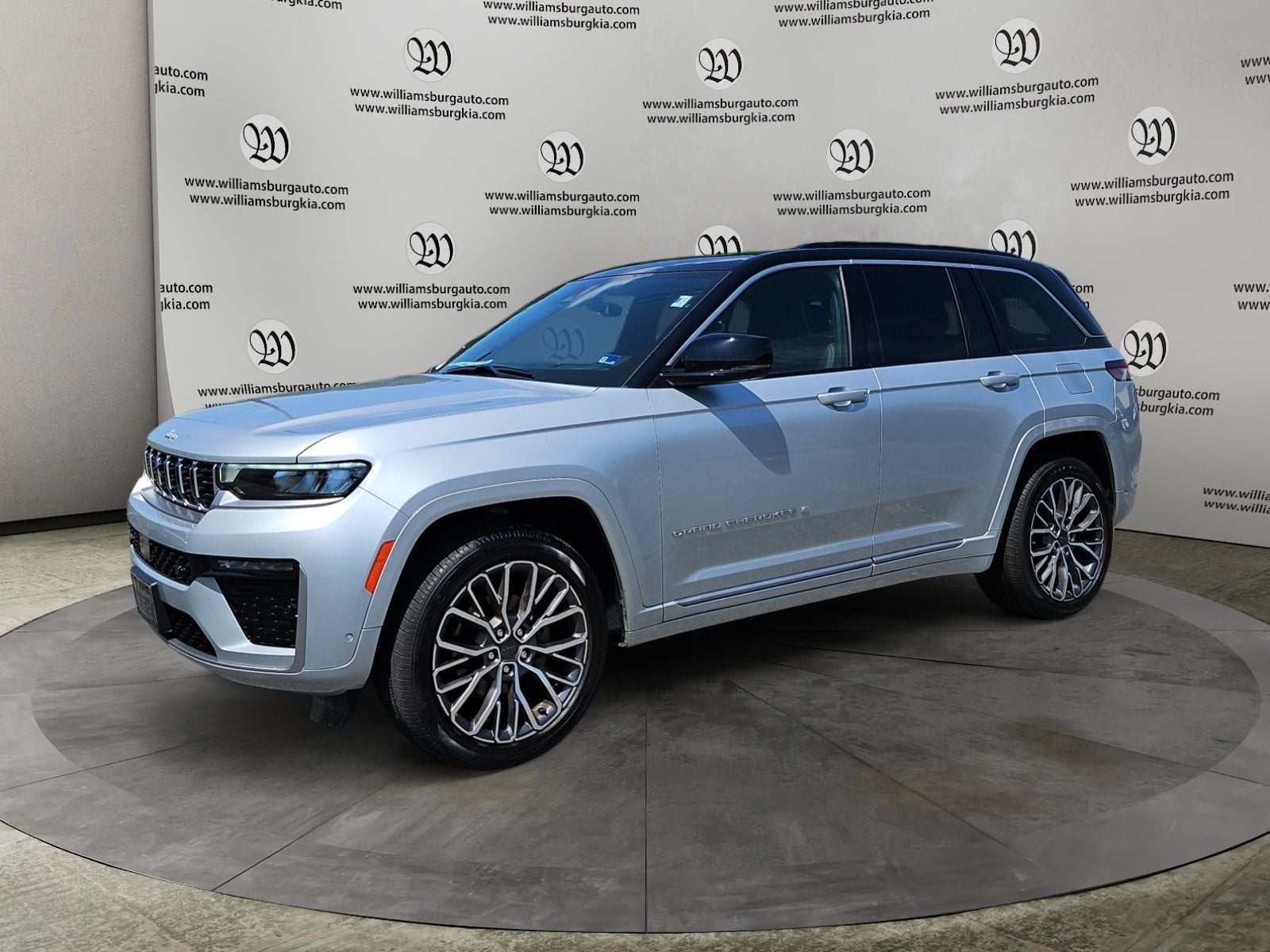 New 2026 Jeep Grand Cherokee Summit - photo - 0