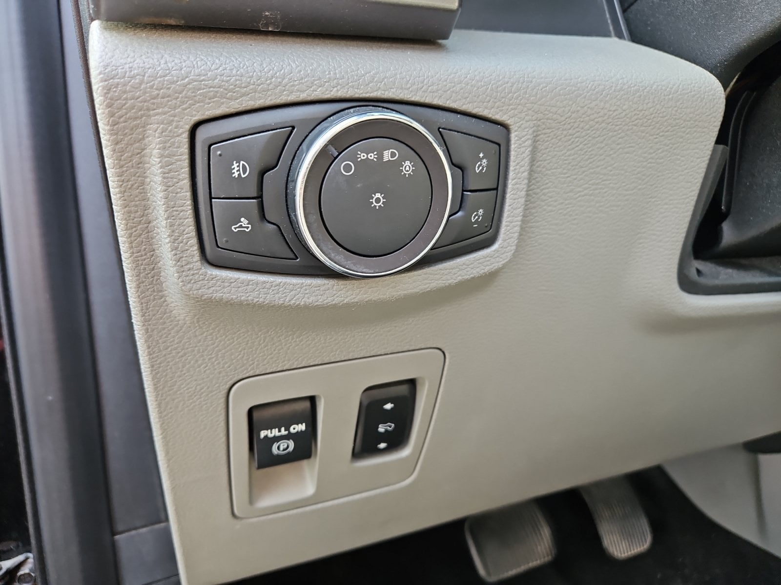 Pre-Owned 2019 Ford F-150 XLT - photo - 21