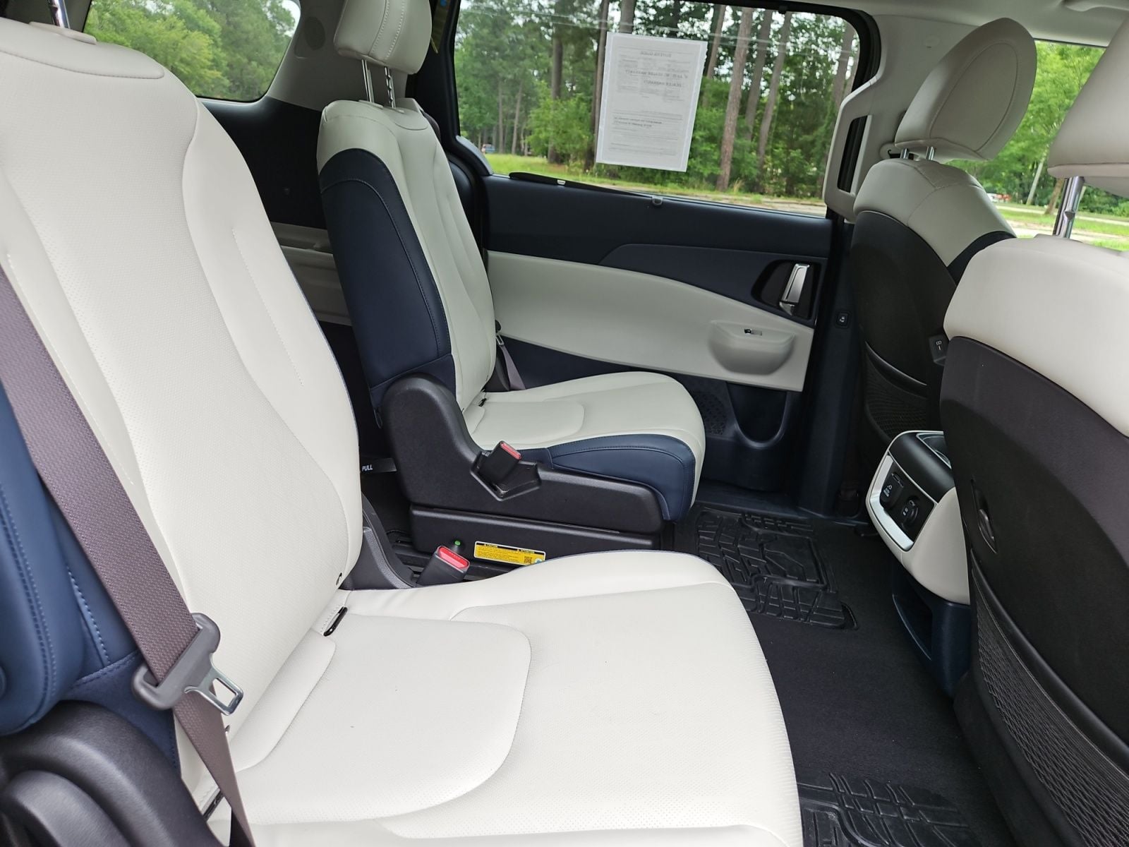 Pre-Owned 2025 Kia Carnival SX - photo - 16