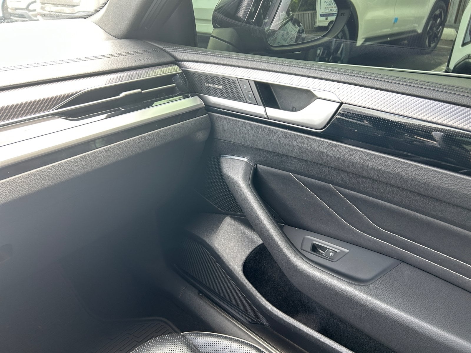 Pre-Owned 2023 Volkswagen Arteon 2.0T SEL Premium R-Line - photo - 22