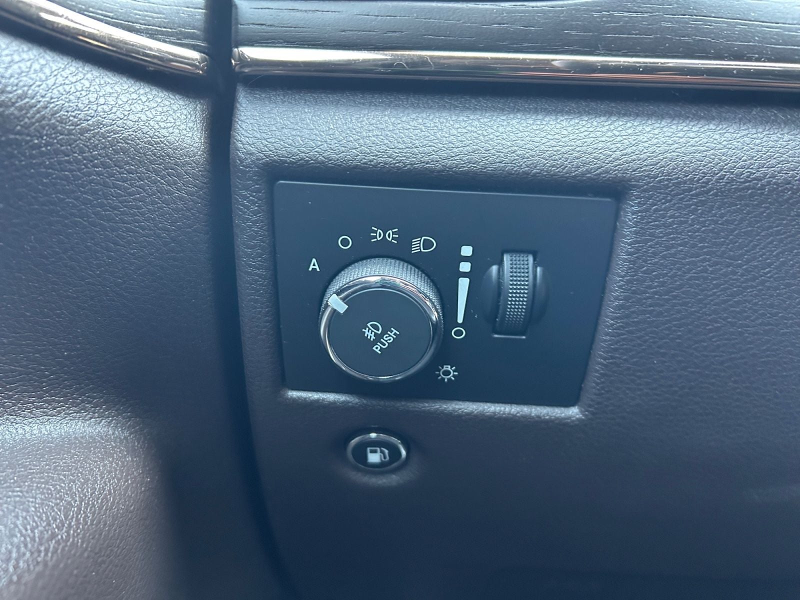 Pre-Owned 2017 Jeep Grand Cherokee Summit - photo - 23