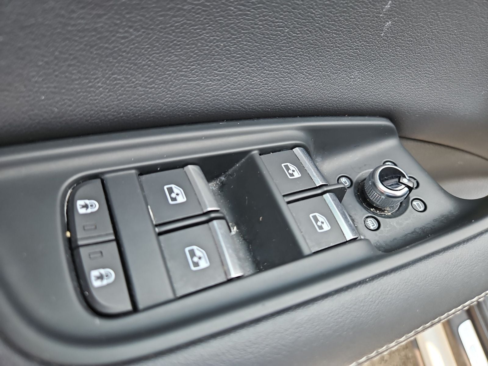 Pre-Owned 2025 Audi Q7 55 Premium Plus - photo - 21