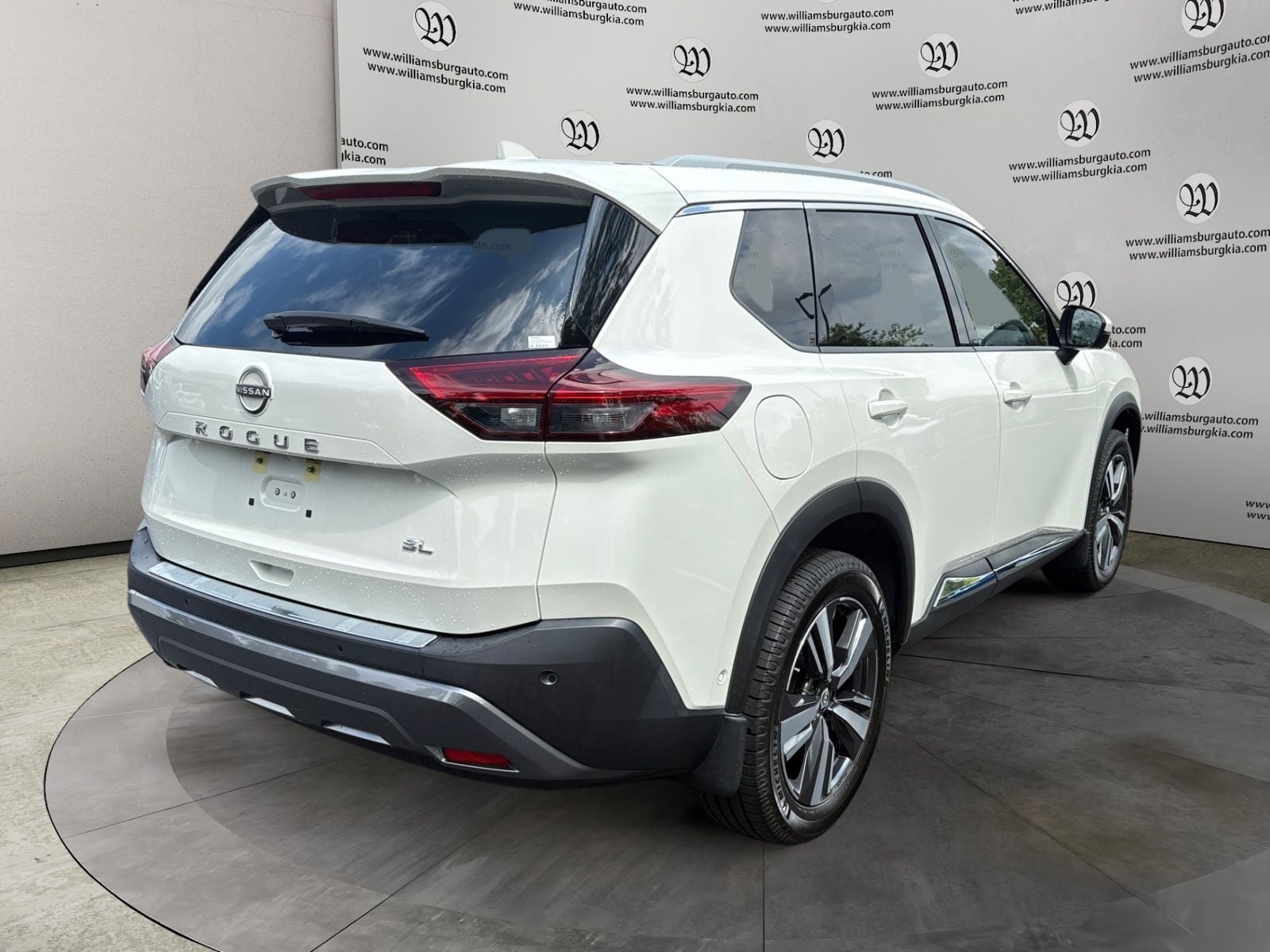 Pre-Owned 2023 Nissan Rogue SL - photo - 4