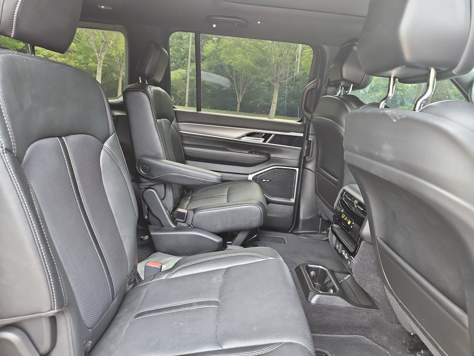 Pre-Owned 2023 Jeep Wagoneer Series II - photo - 16