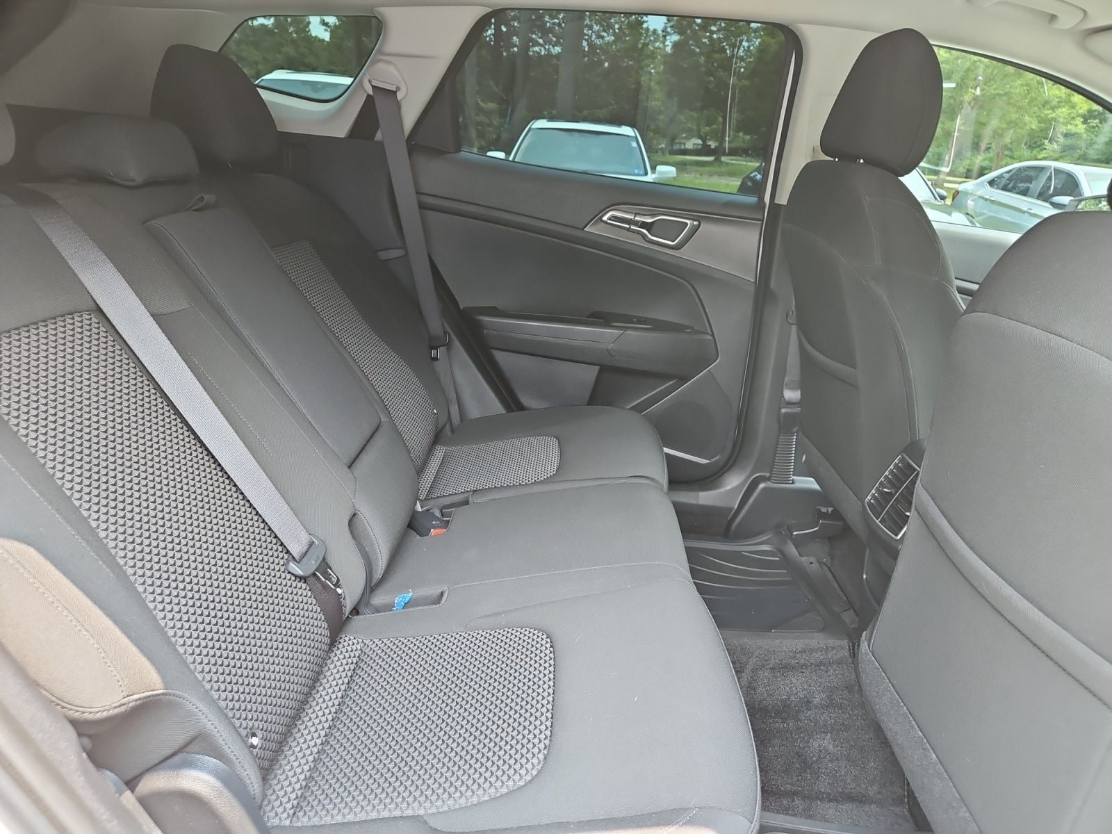 Pre-Owned 2025 Kia Sportage LX - photo - 16