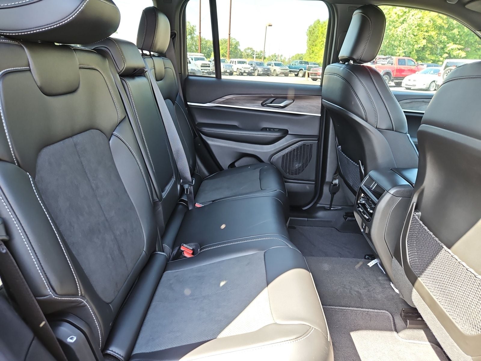 New 2027 Jeep Grand Cherokee Laredo Altitude - photo - 16