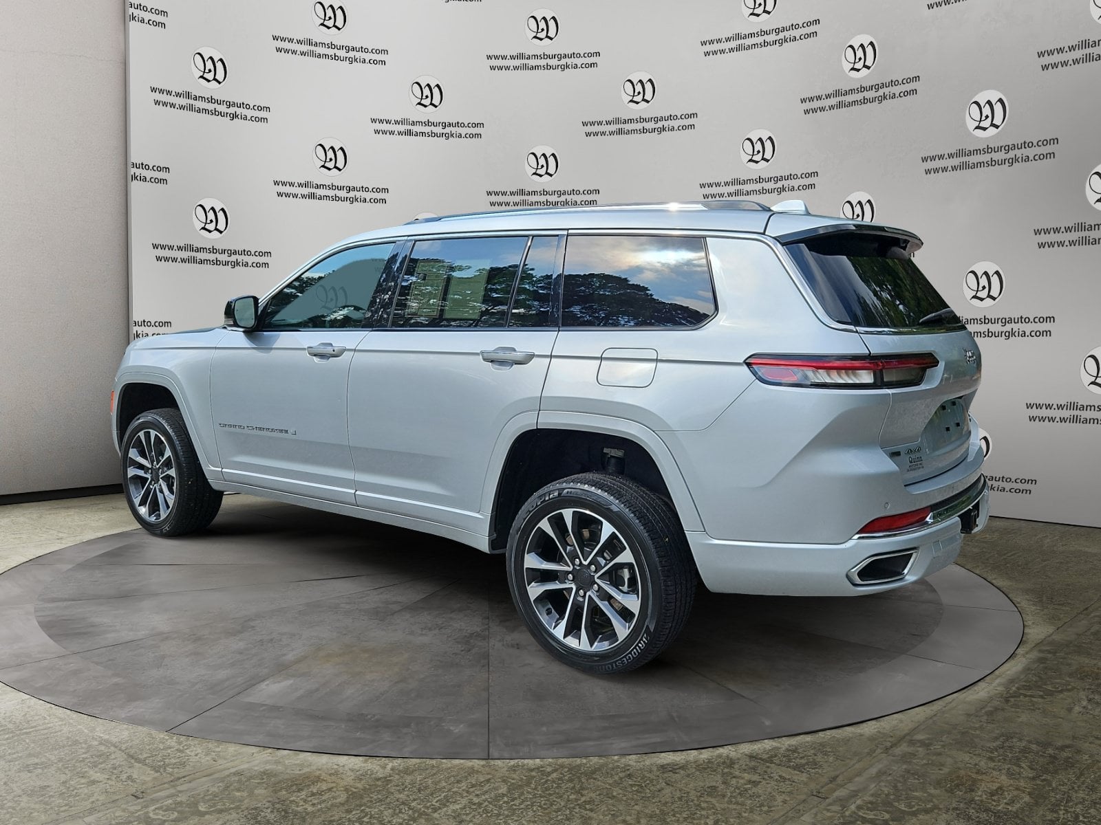 Pre-Owned 2021 Jeep Grand Cherokee L Overland - photo - 2