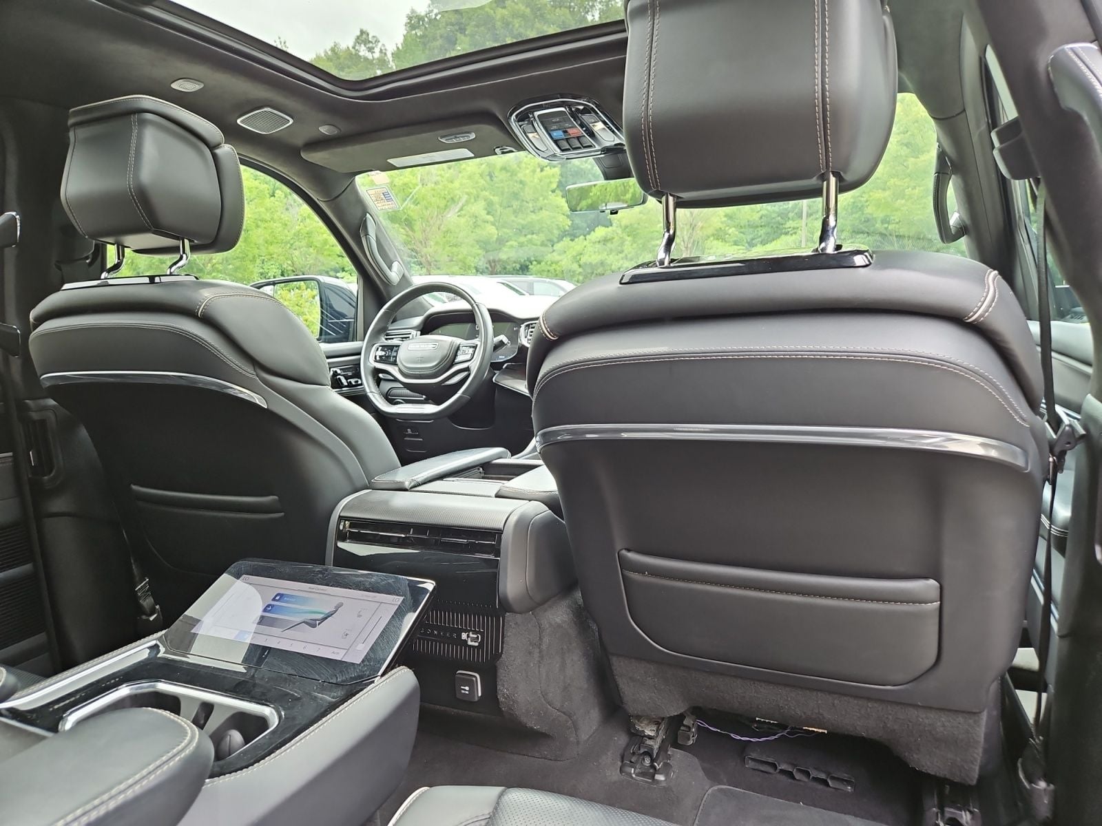 Pre-Owned 2024 Jeep Grand Wagoneer L Series II - photo - 17