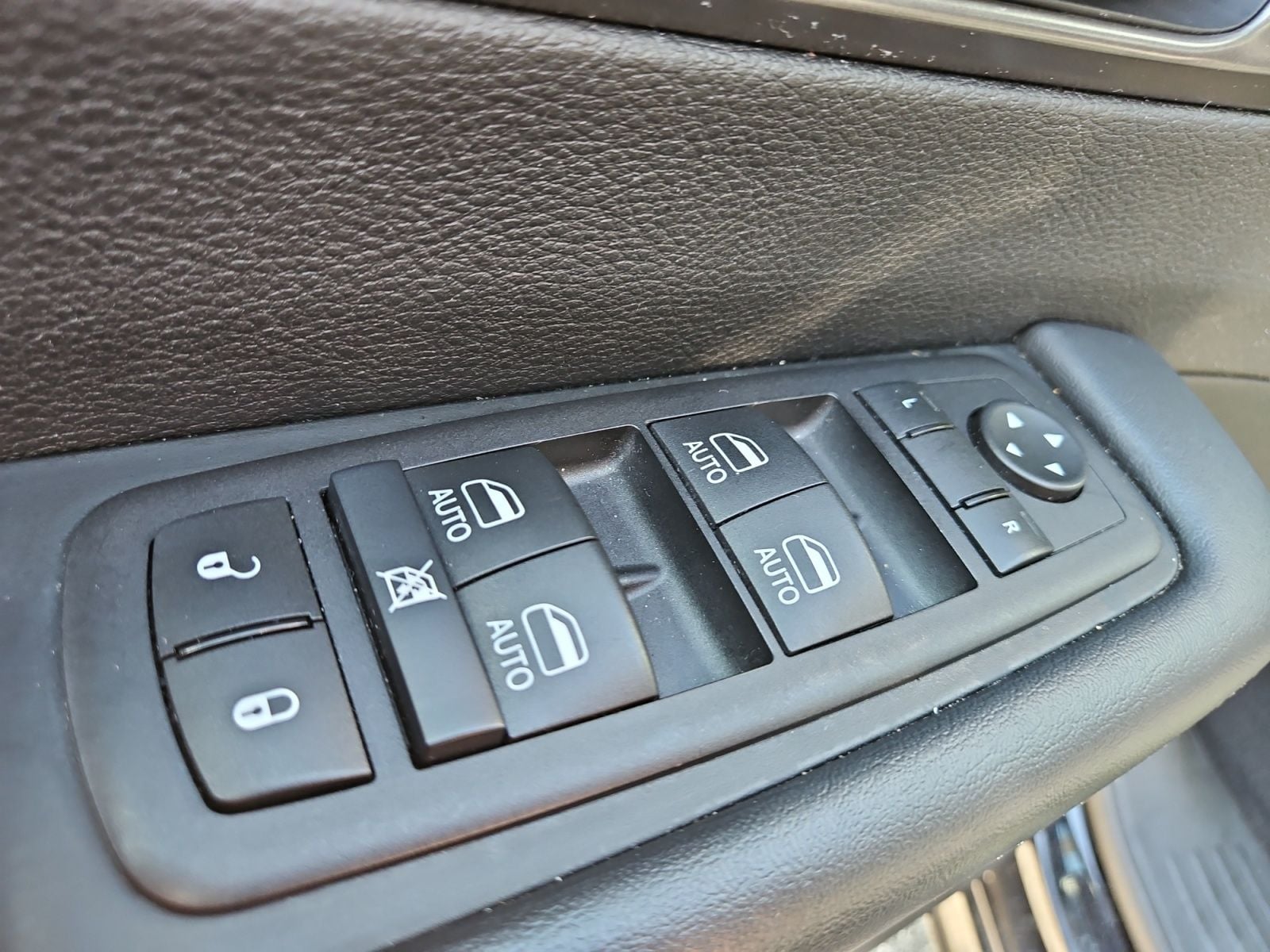 Pre-Owned 2025 Chrysler Pacifica Select - photo - 21