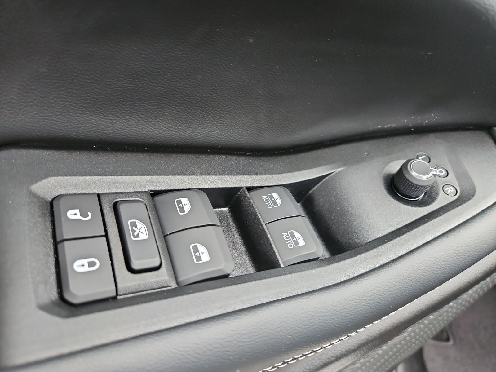 New 2026 Jeep Grand Cherokee Altitude - photo - 20