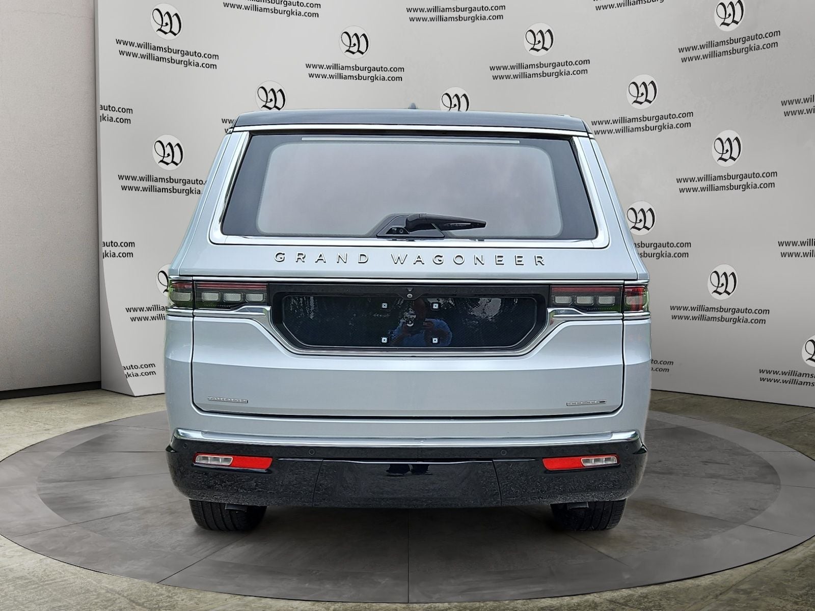 Pre-Owned 2022 Jeep Grand Wagoneer Series III - photo - 3