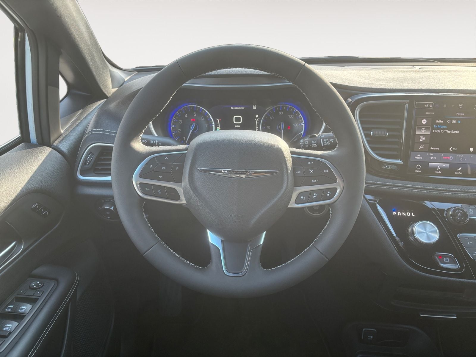 New 2026 Chrysler Pacifica Select - photo - 11