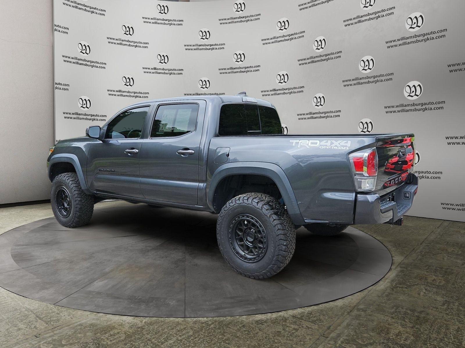 Pre-Owned 2020 Toyota Tacoma TRD Off-Road - photo - 2