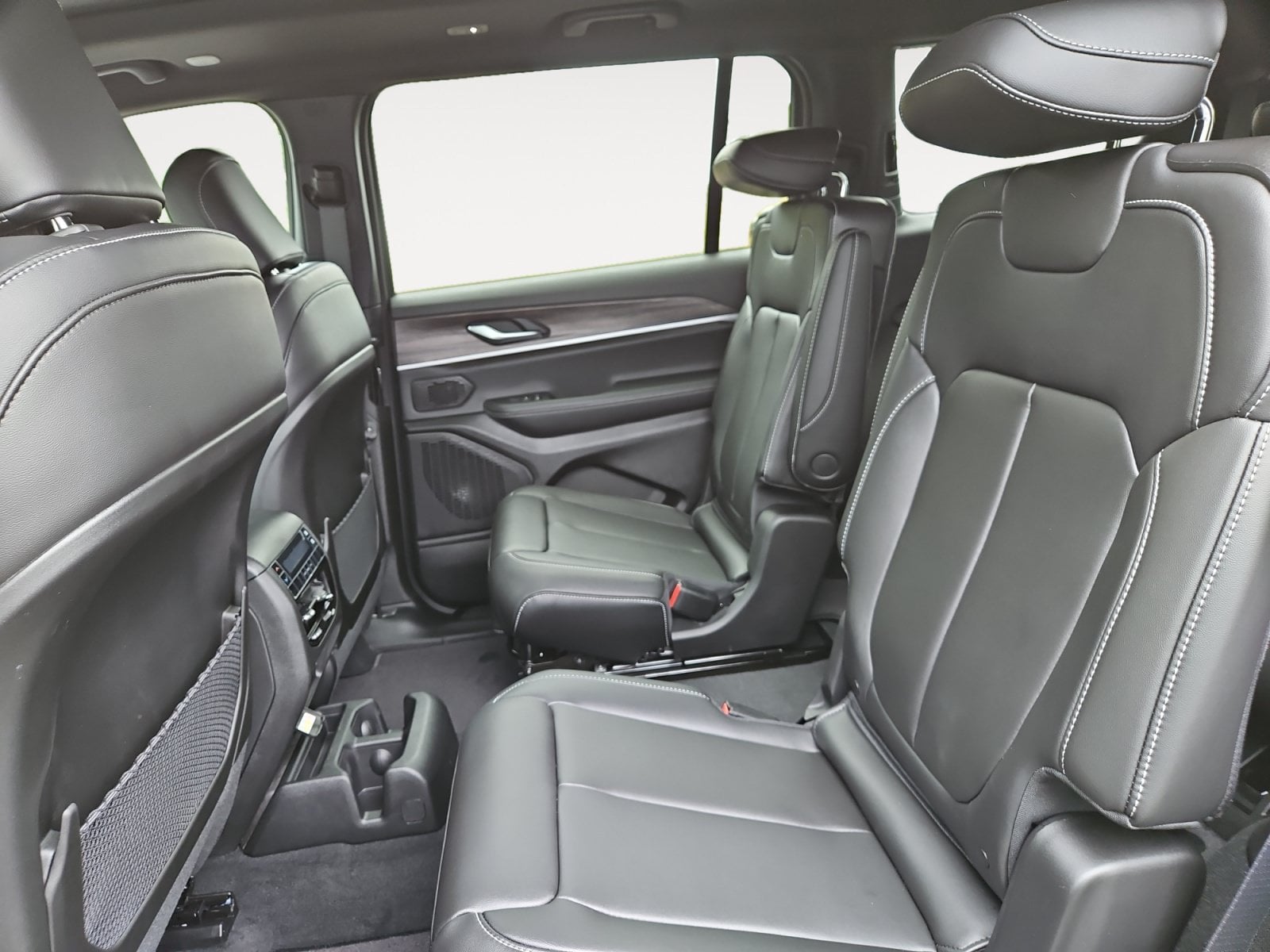 New 2027 Jeep Grand Cherokee L Limited - photo - 12