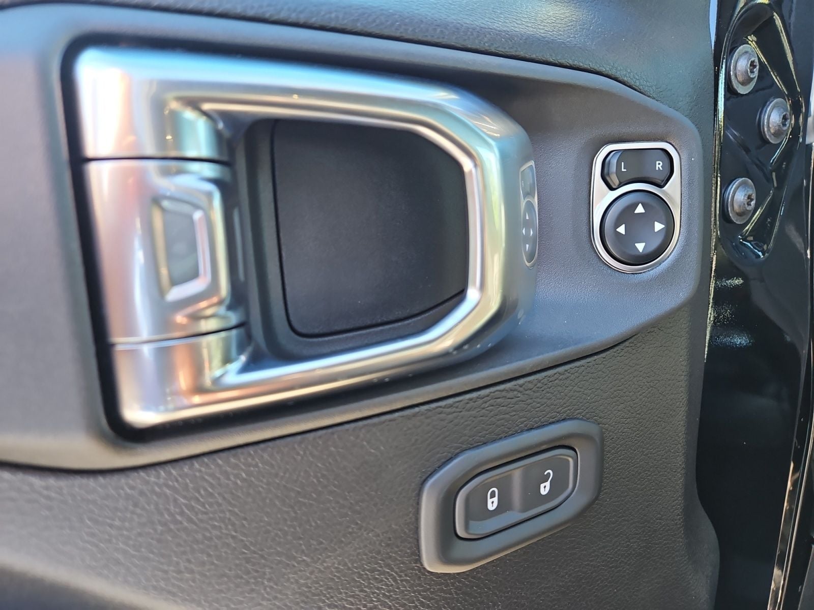 New 2026 Jeep Wrangler Sport S - photo - 19