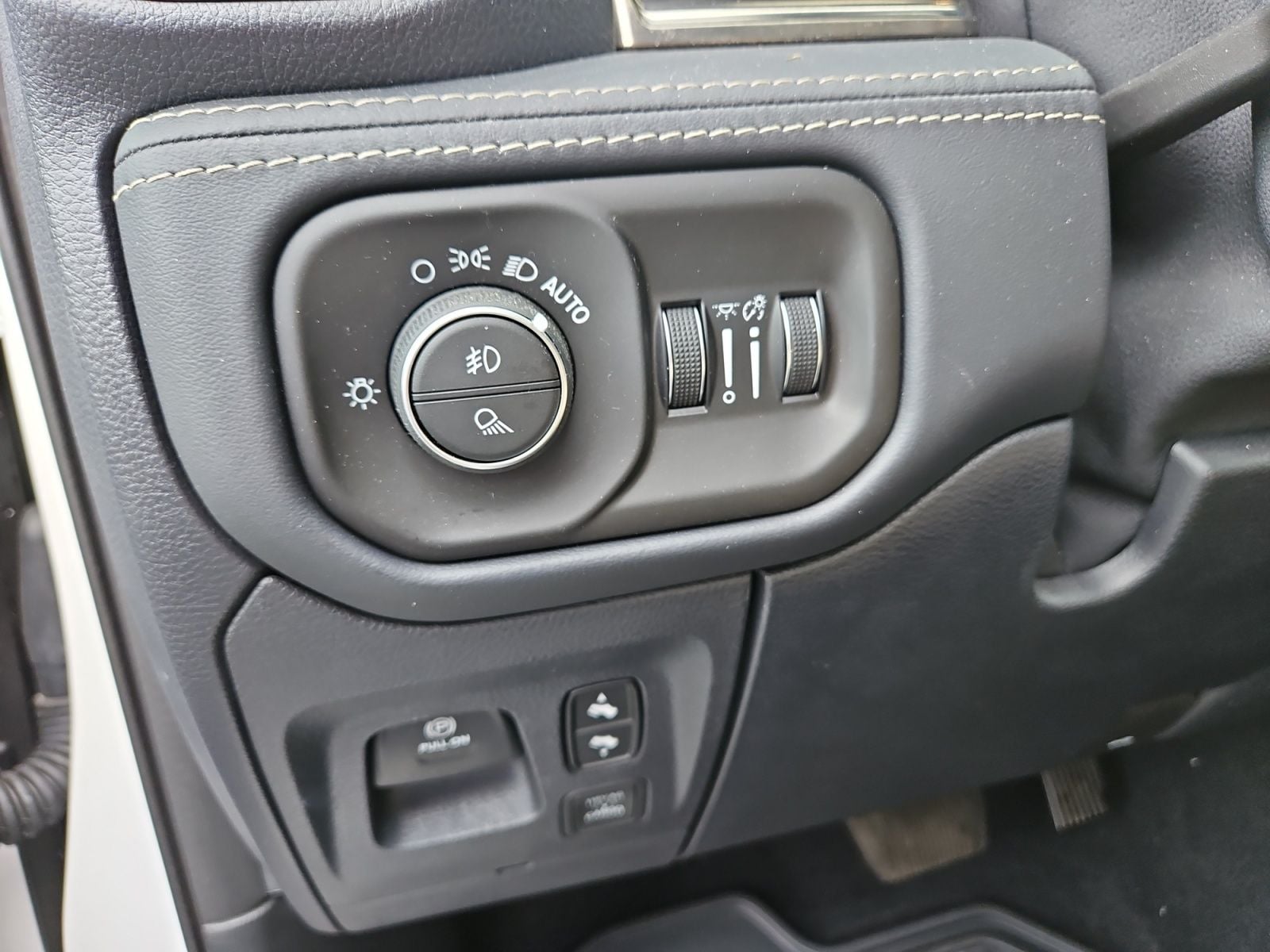 Pre-Owned 2021 Ram 1500 Limited - photo - 22