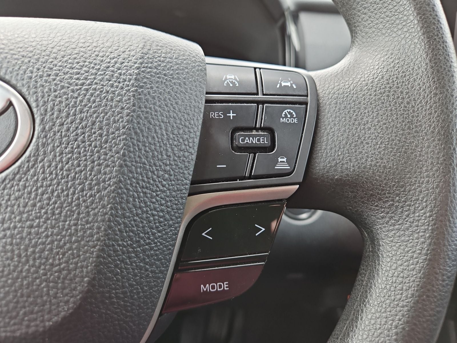 Pre-Owned 2025 Toyota Camry LE - photo - 24