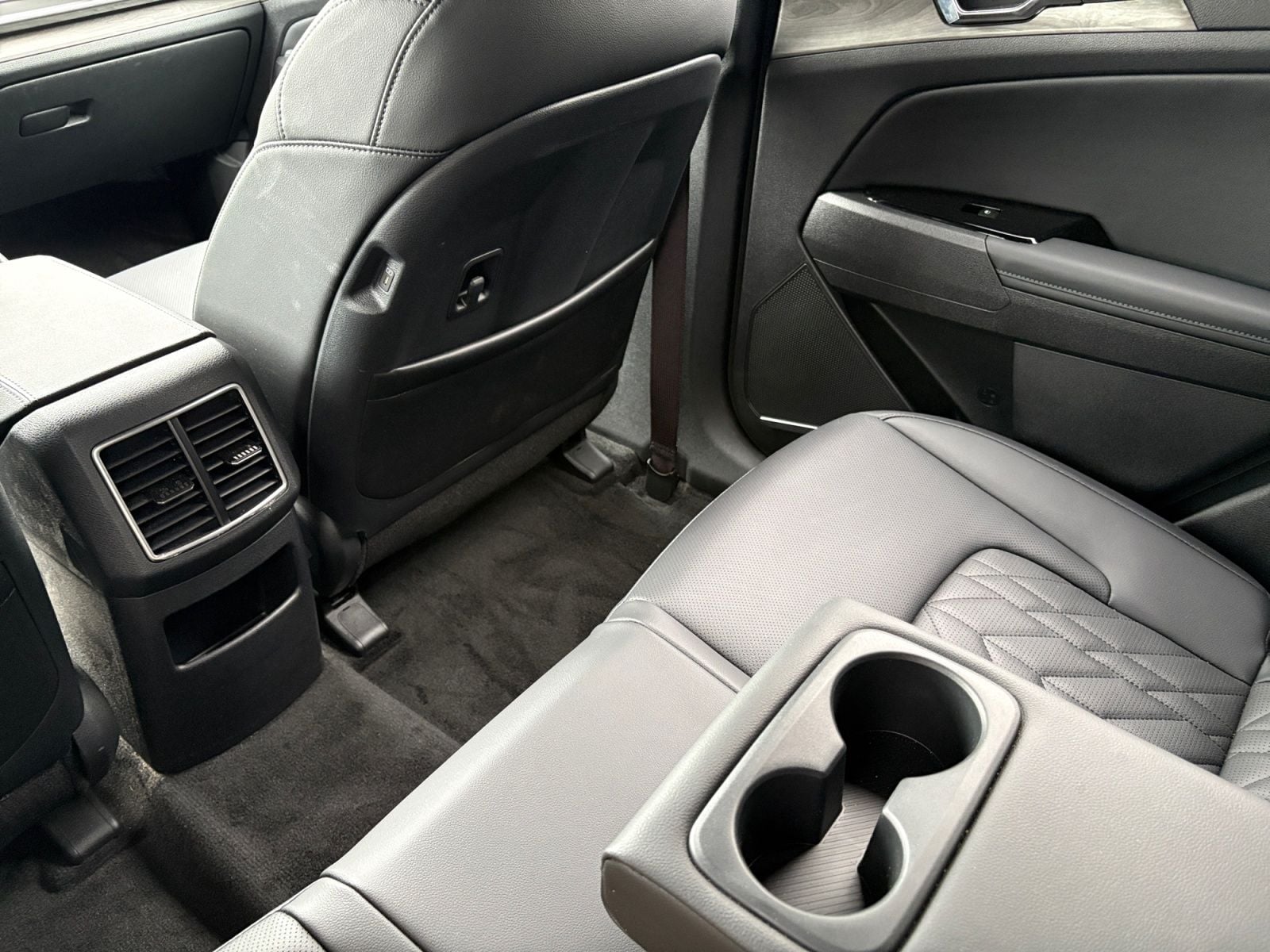 Pre-Owned 2024 Kia Sportage Plug-In Hybrid X-Line Prestige - photo - 17
