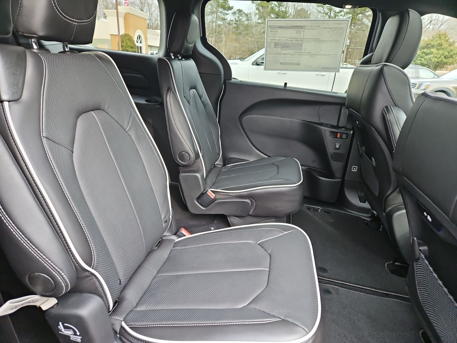 New 2026 Chrysler Pacifica Limited - photo - 16