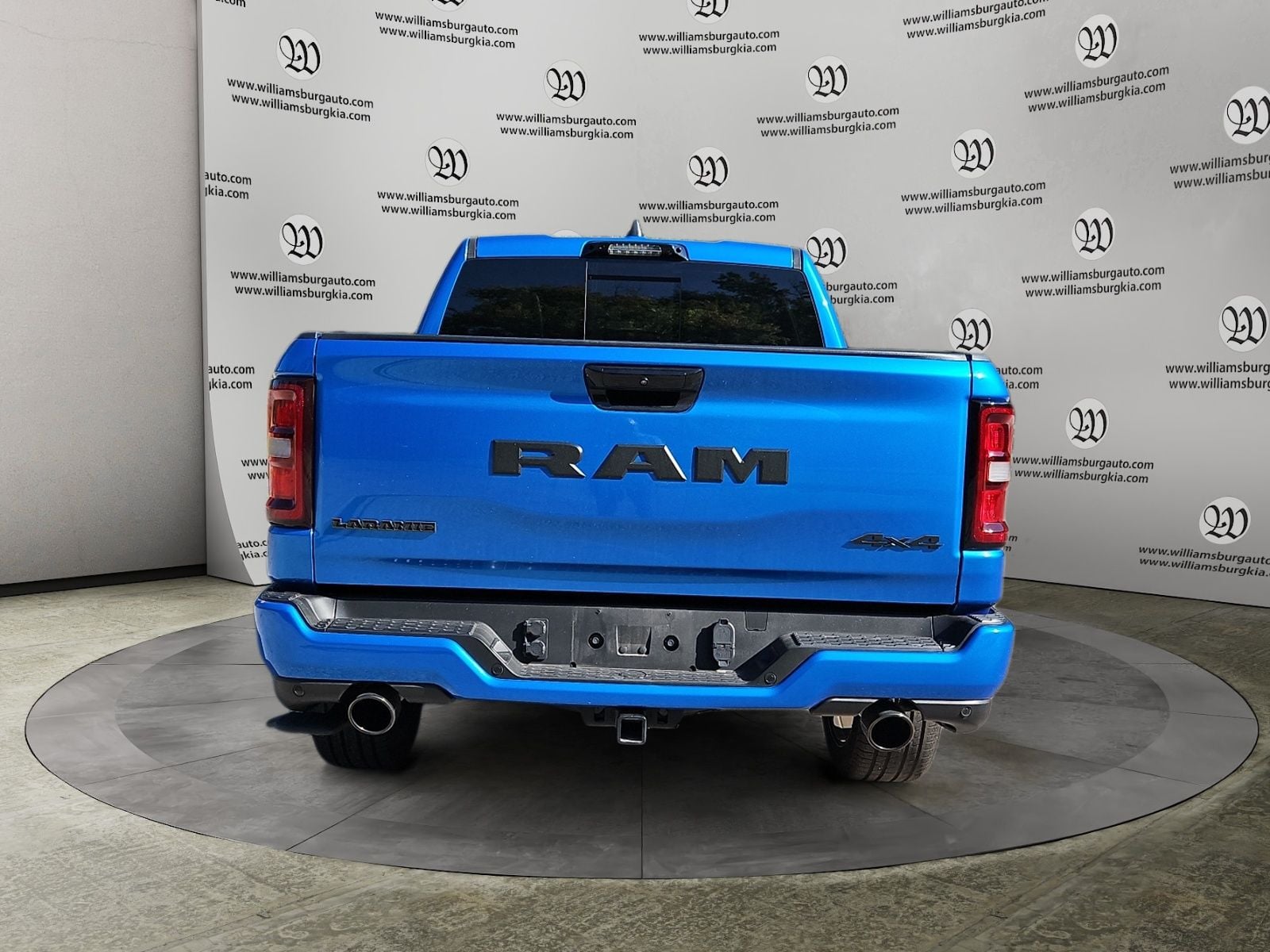 Pre-Owned 2025 Ram 1500 Laramie - photo - 3