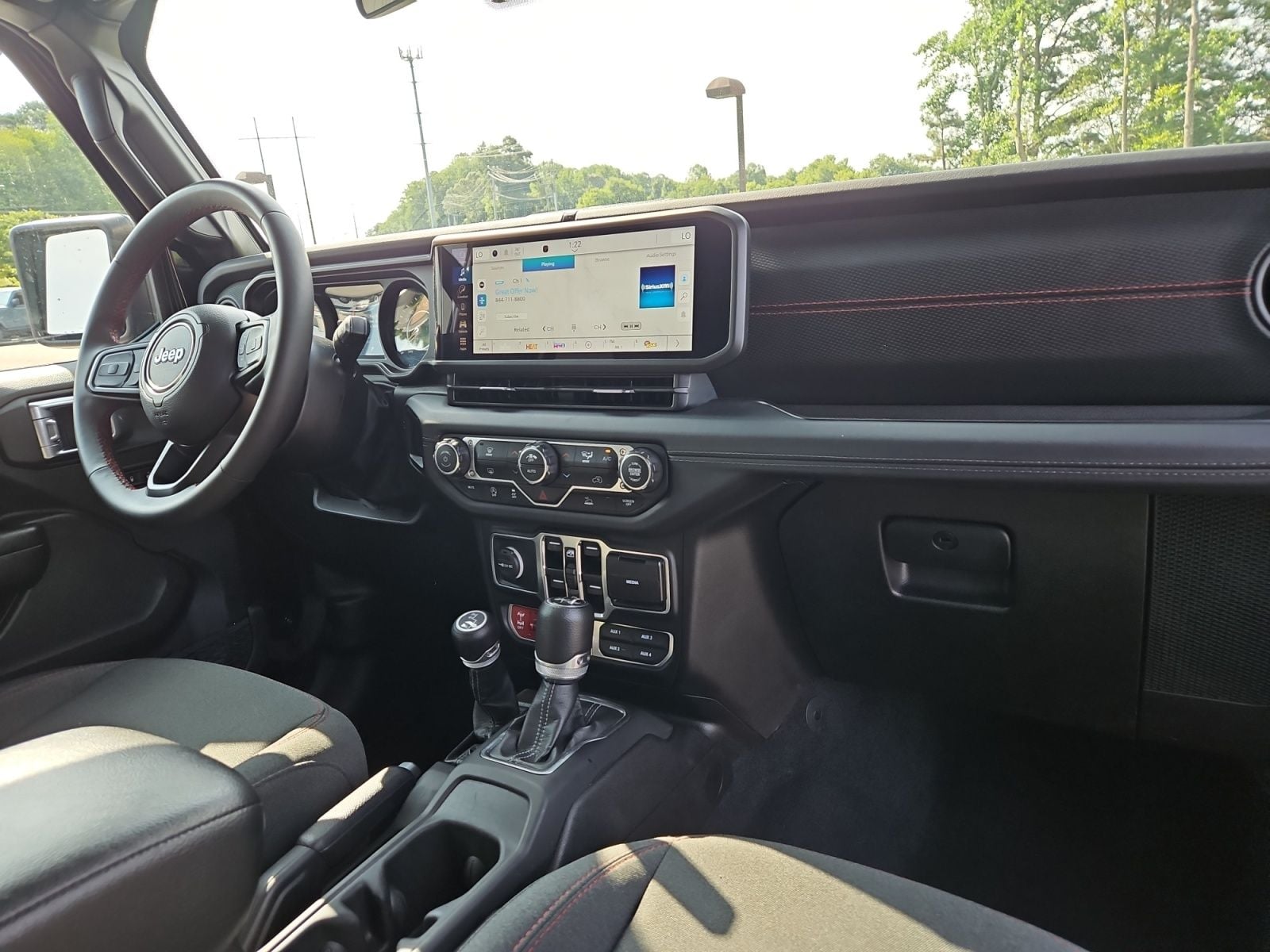 Pre-Owned 2024 Jeep Wrangler Rubicon - photo - 15