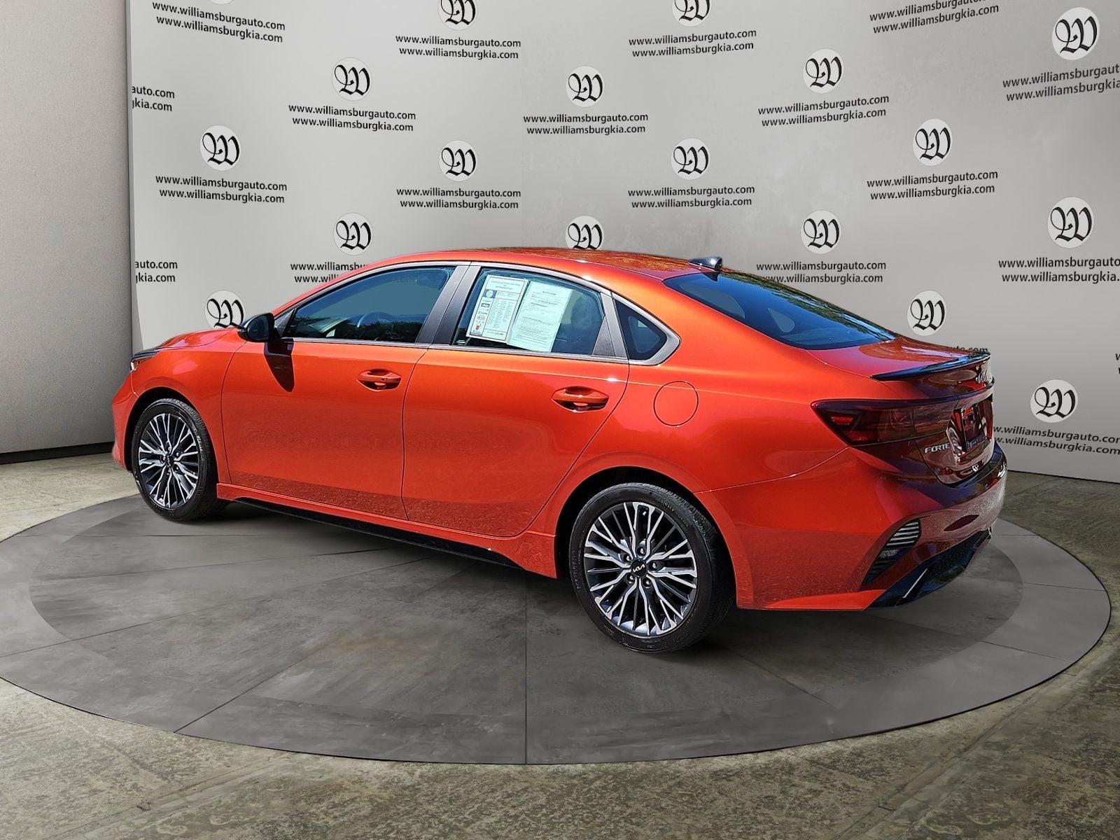 Pre-Owned 2024 Kia Forte GT-Line - photo - 2