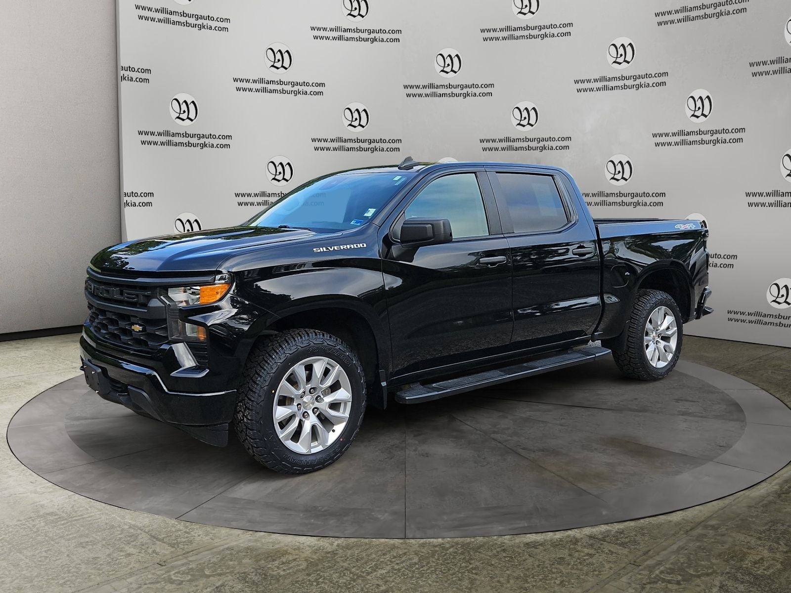 Pre-Owned 2022 Chevrolet Silverado 1500 Custom - photo - 0