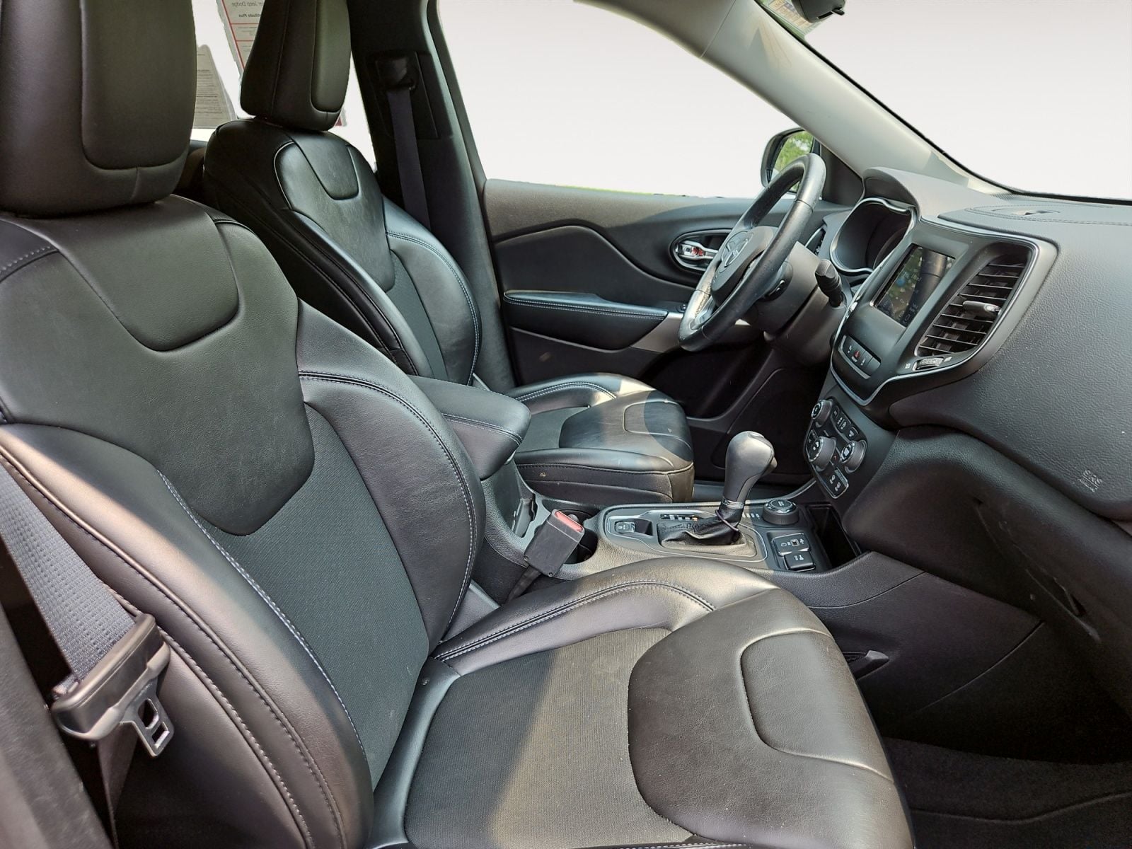 Pre-Owned 2021 Jeep Cherokee Latitude Plus - photo - 14