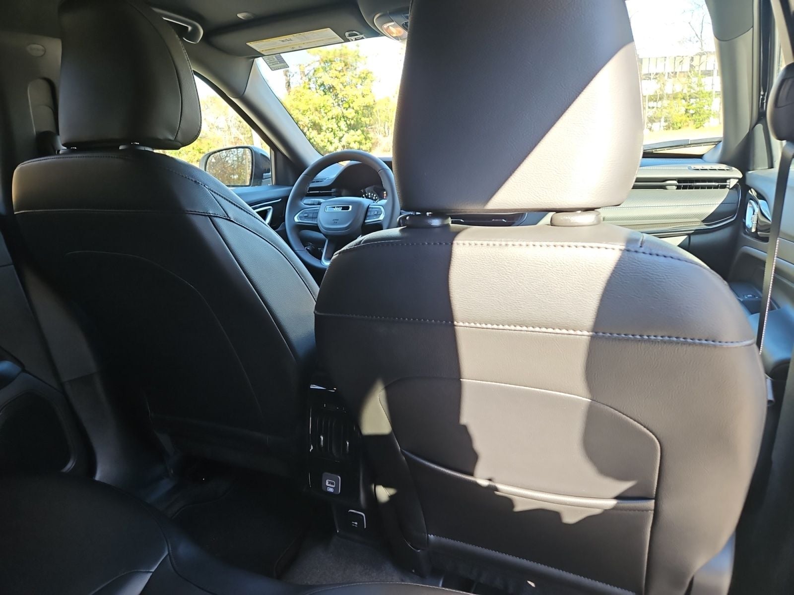New 2026 Jeep Compass Limited - photo - 17