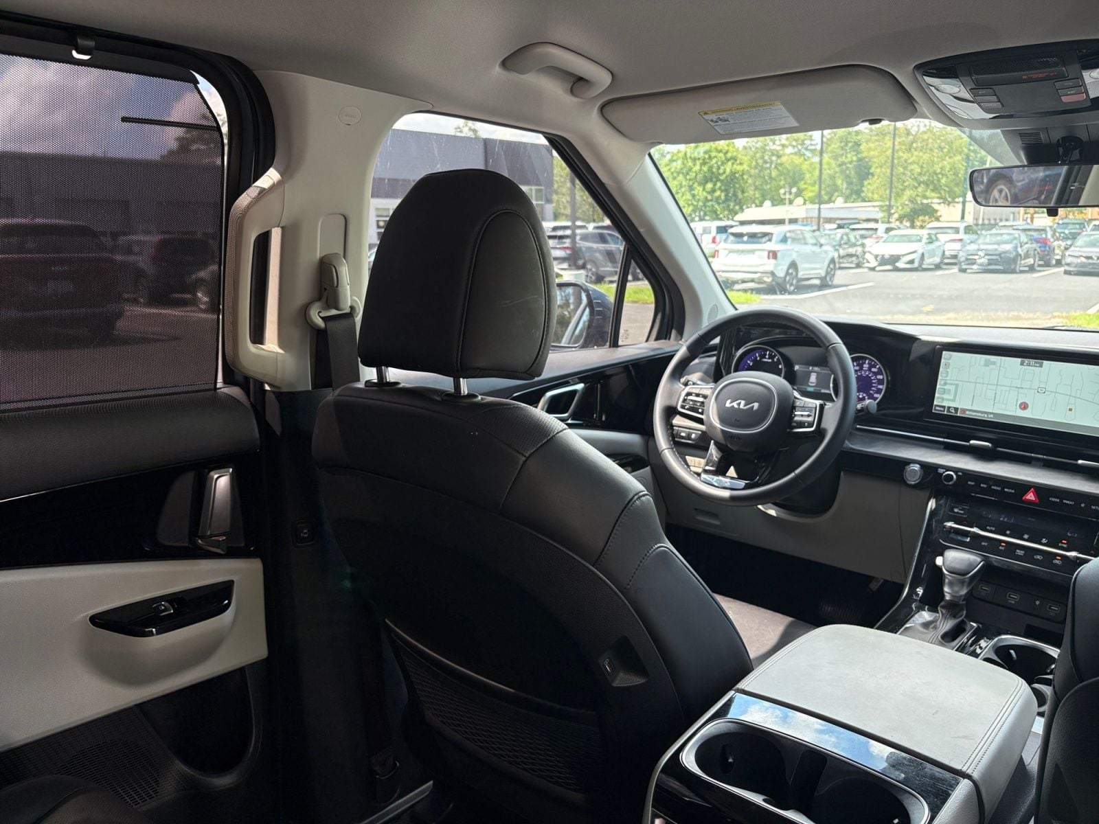Pre-Owned 2024 Kia Carnival EX - photo - 19