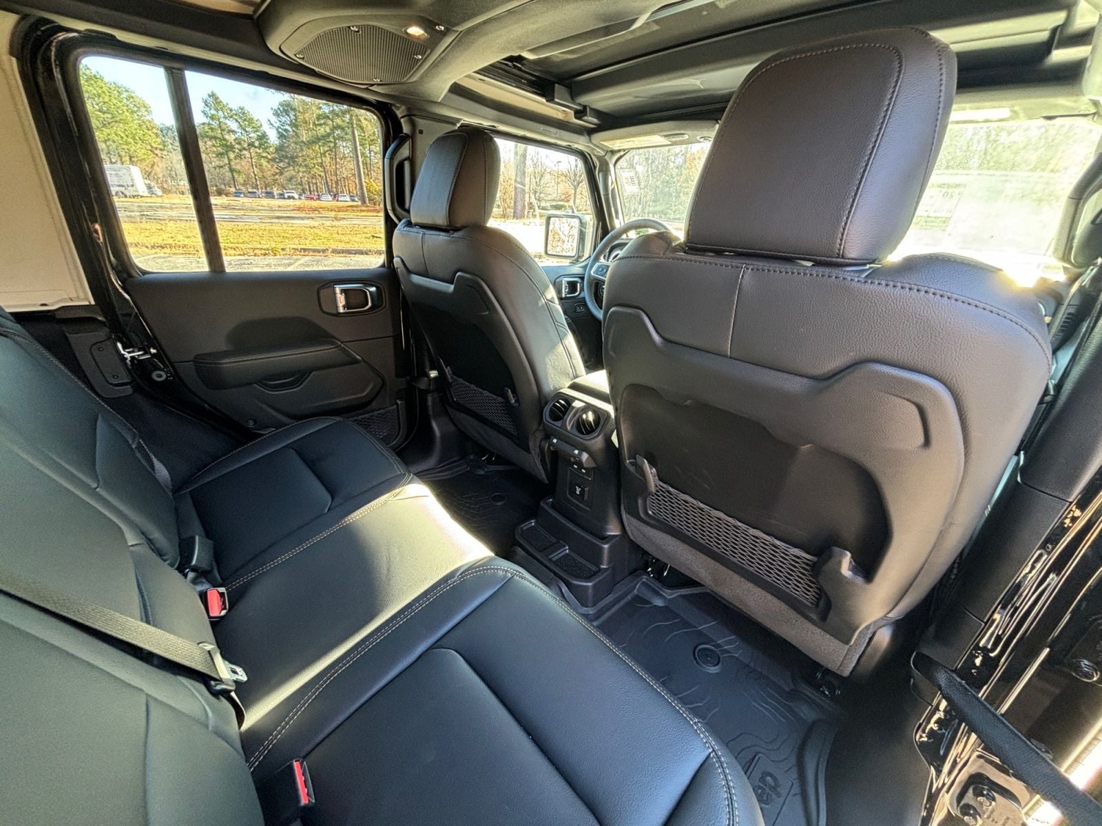 New 2026 Jeep Wrangler Sahara - photo - 18