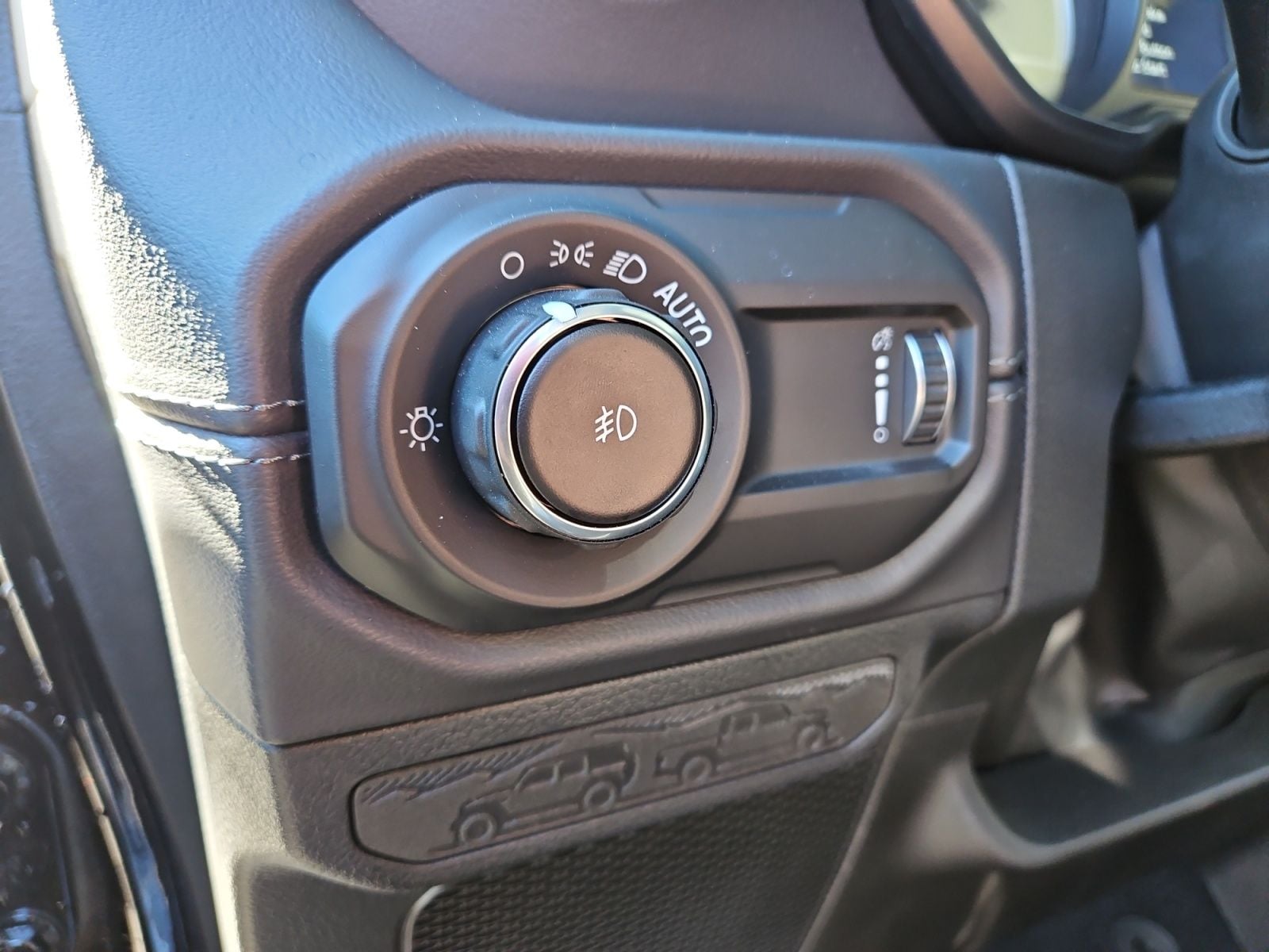 New 2025 Jeep Wrangler Sahara - photo - 22