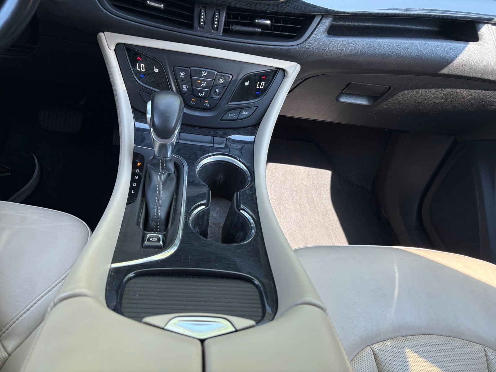Pre-Owned 2017 Buick Envision Essence - photo - 24