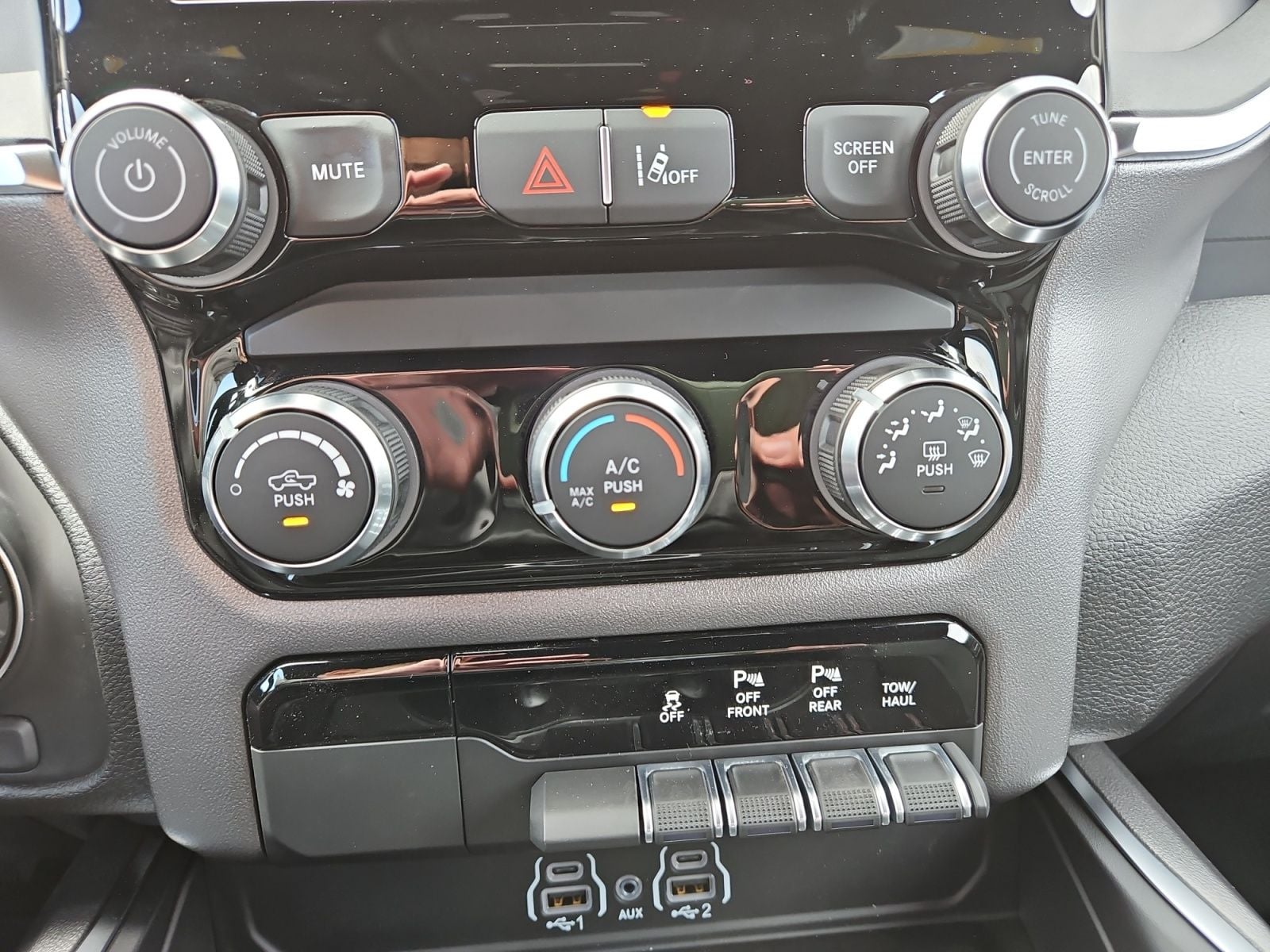 New 2026 Ram 1500 Express - photo - 27