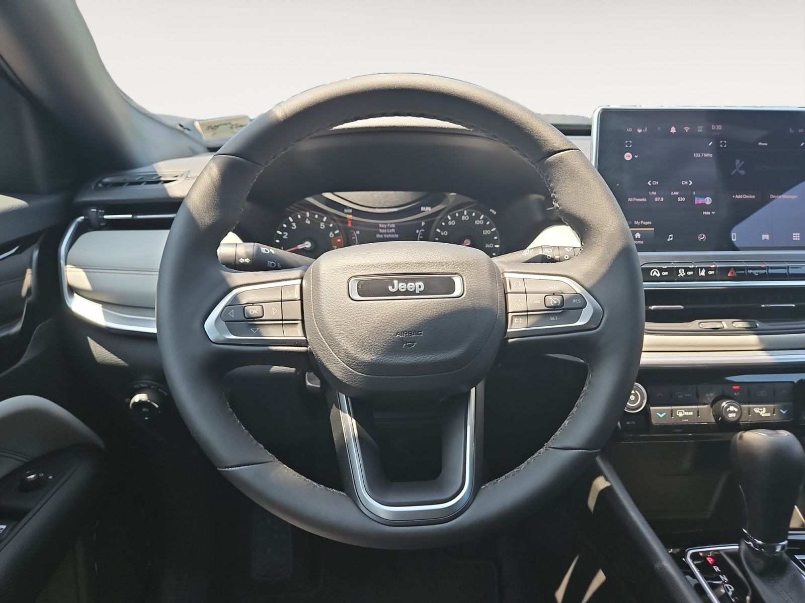 New 2025 Jeep Compass Limited - photo - 11