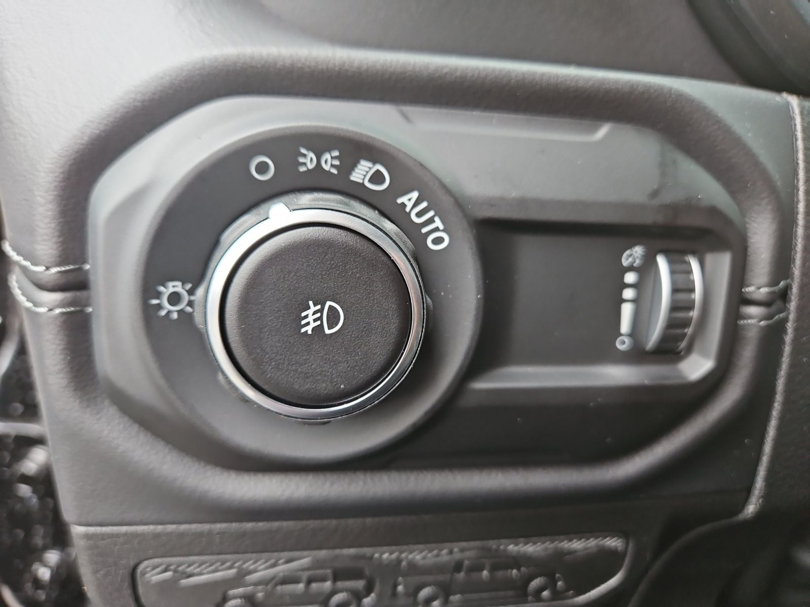 New 2025 Jeep Wrangler Sahara - photo - 22