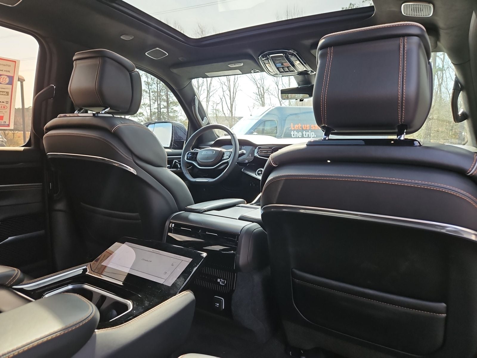 Pre-Owned 2024 Jeep Grand Wagoneer Series III - photo - 17