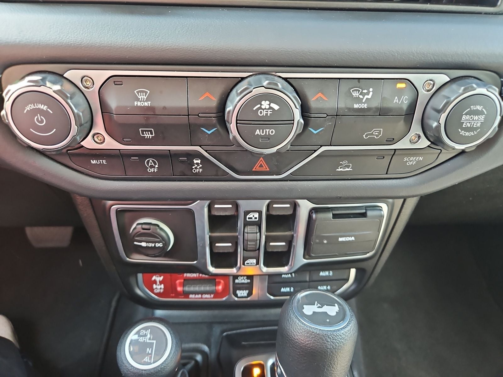 Pre-Owned 2026 Jeep Wrangler Rubicon - photo - 27