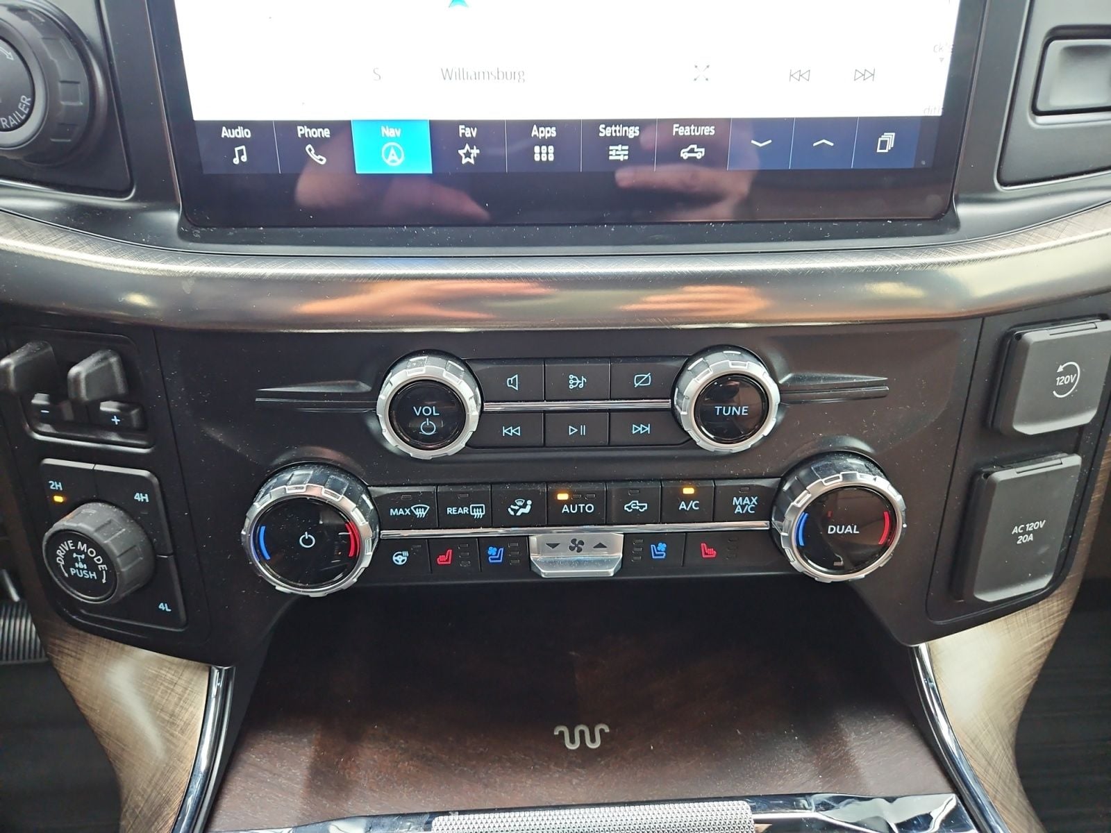 Pre-Owned 2024 Ford F-150 King Ranch - photo - 27