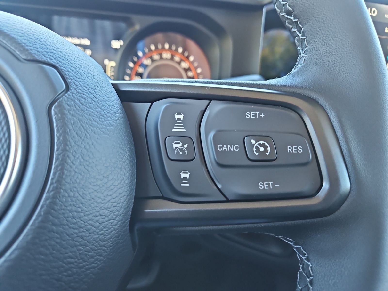 New 2026 Jeep Wrangler Sport S - photo - 25