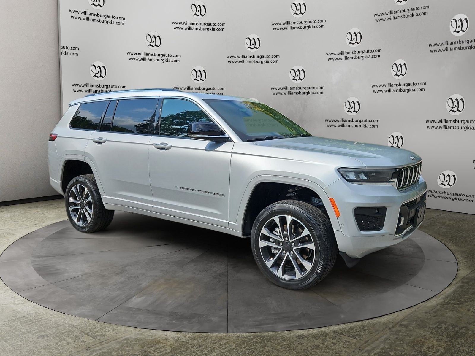 Pre-Owned 2021 Jeep Grand Cherokee L Overland - photo - 6