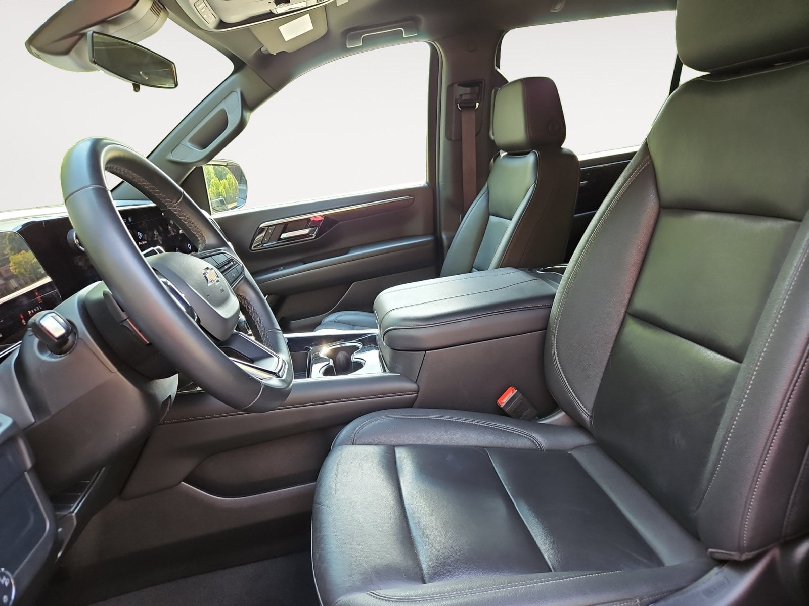 Pre-Owned 2025 Chevrolet Suburban LT - photo - 8