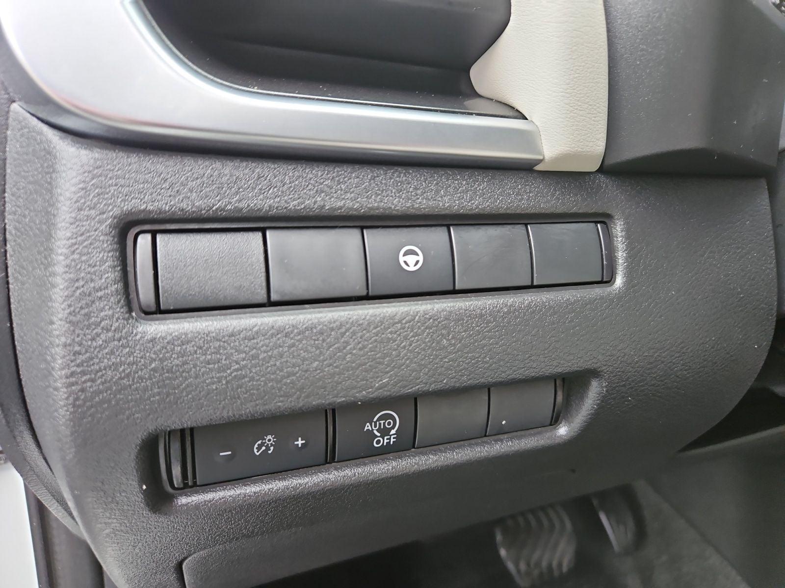 Pre-Owned 2023 Nissan Rogue SV - photo - 22