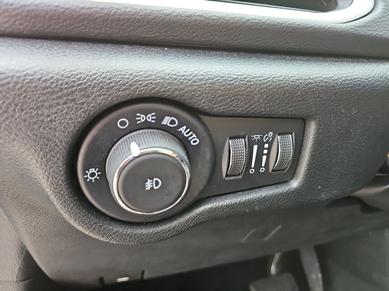 Pre-Owned 2025 Chrysler Pacifica Select - photo - 22