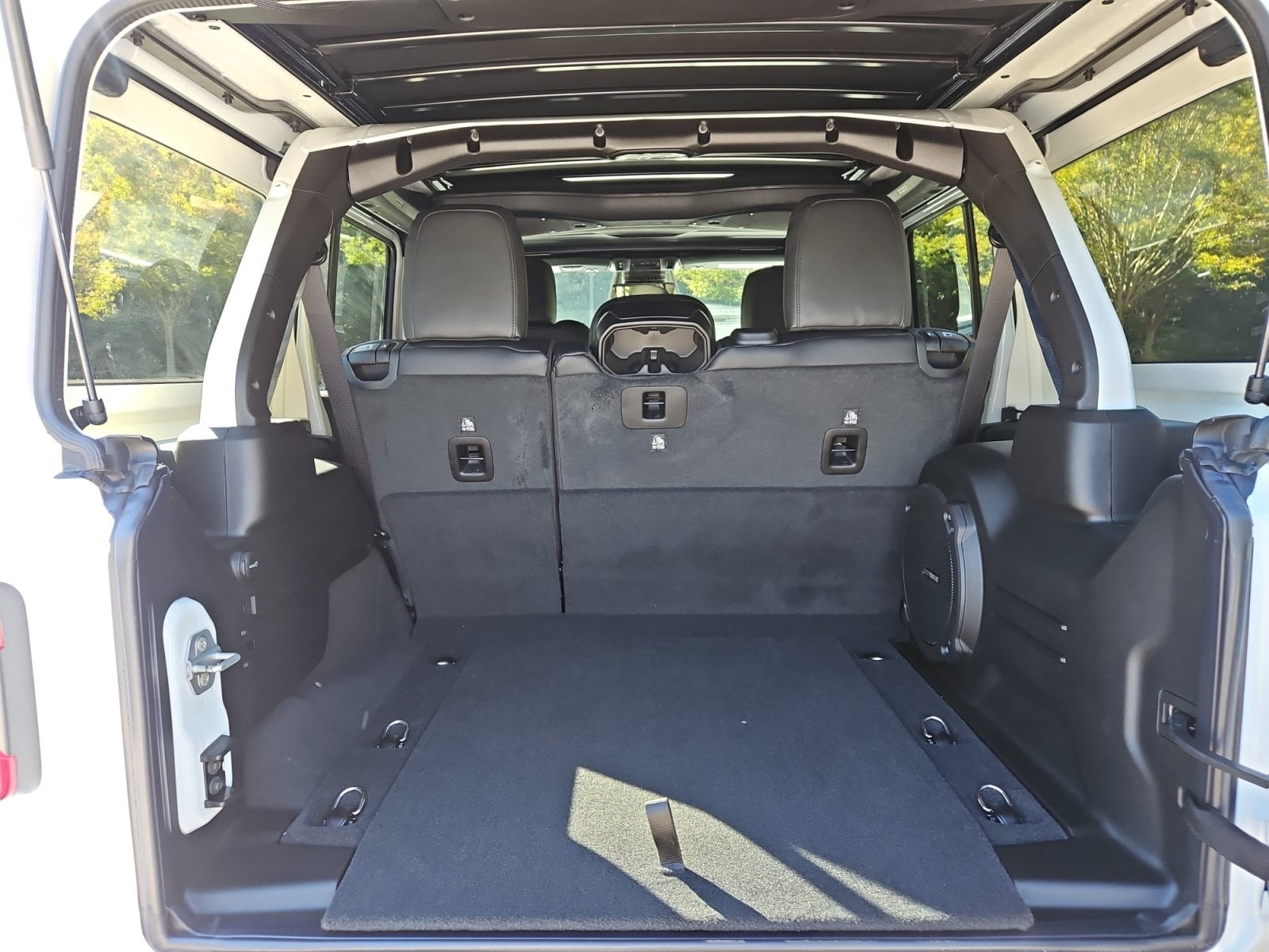 New 2027 Jeep Wrangler Sahara - photo - 18