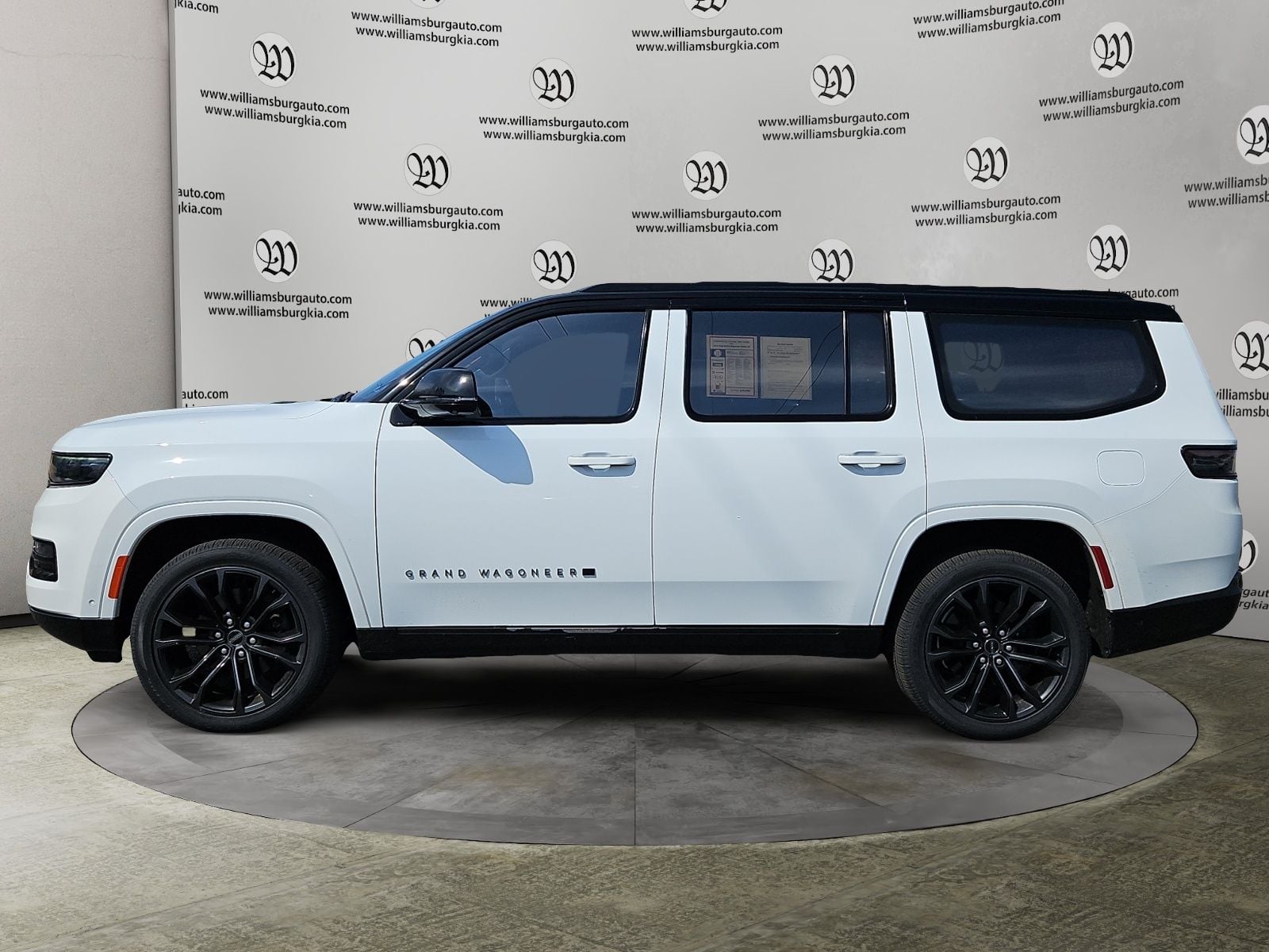 Pre-Owned 2024 Jeep Grand Wagoneer Series III - photo - 1
