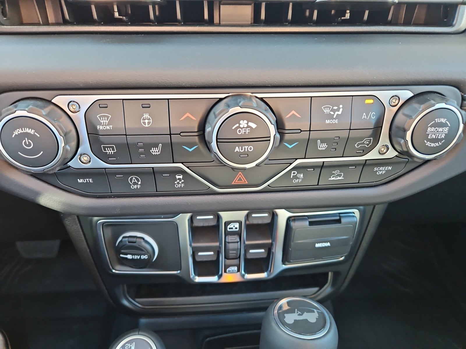 New 2027 Jeep Wrangler Sahara - photo - 26