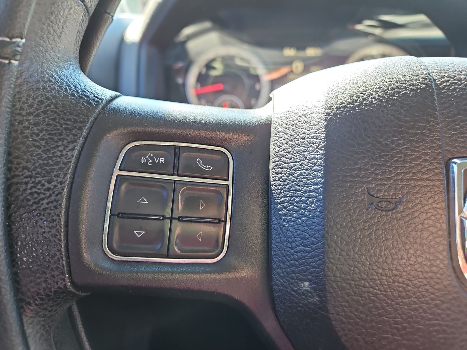 Pre-Owned 2017 Ram 1500 SLT - photo - 23